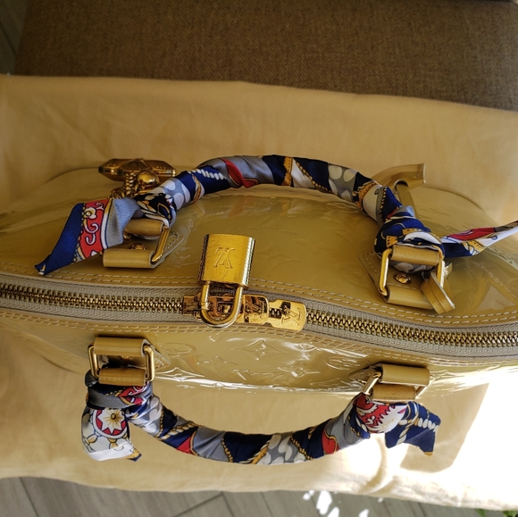 Authentic Louis Vuitton Monogram Alma GM Vernis Leather Handbag - Picture 9 of 15